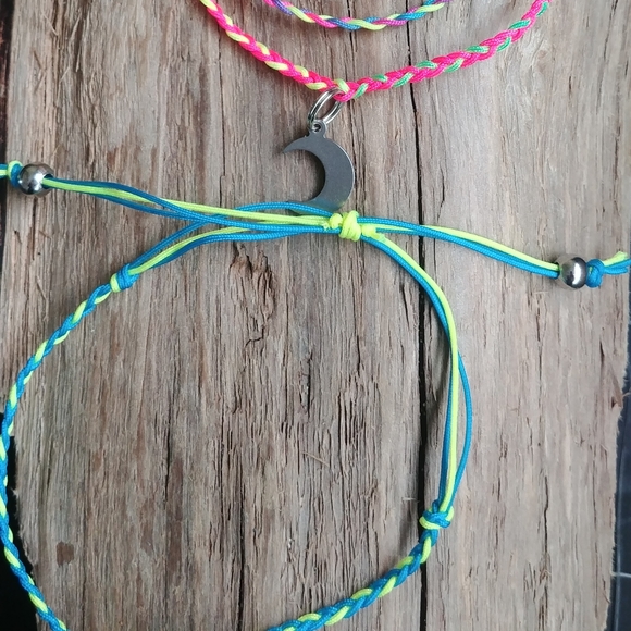 4 cute friendship bracelet - Picture 1 of 3